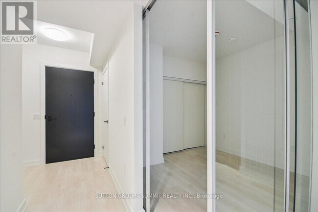 Photo du bâtiment - 117-117 Broadway Ave