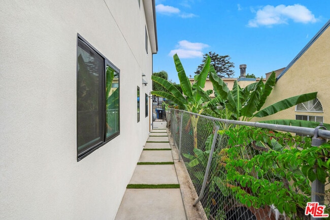 Foto del edificio - 726 Robinson St