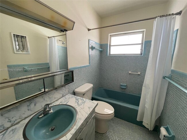 Foto del edificio - 1300 N 17th Ave