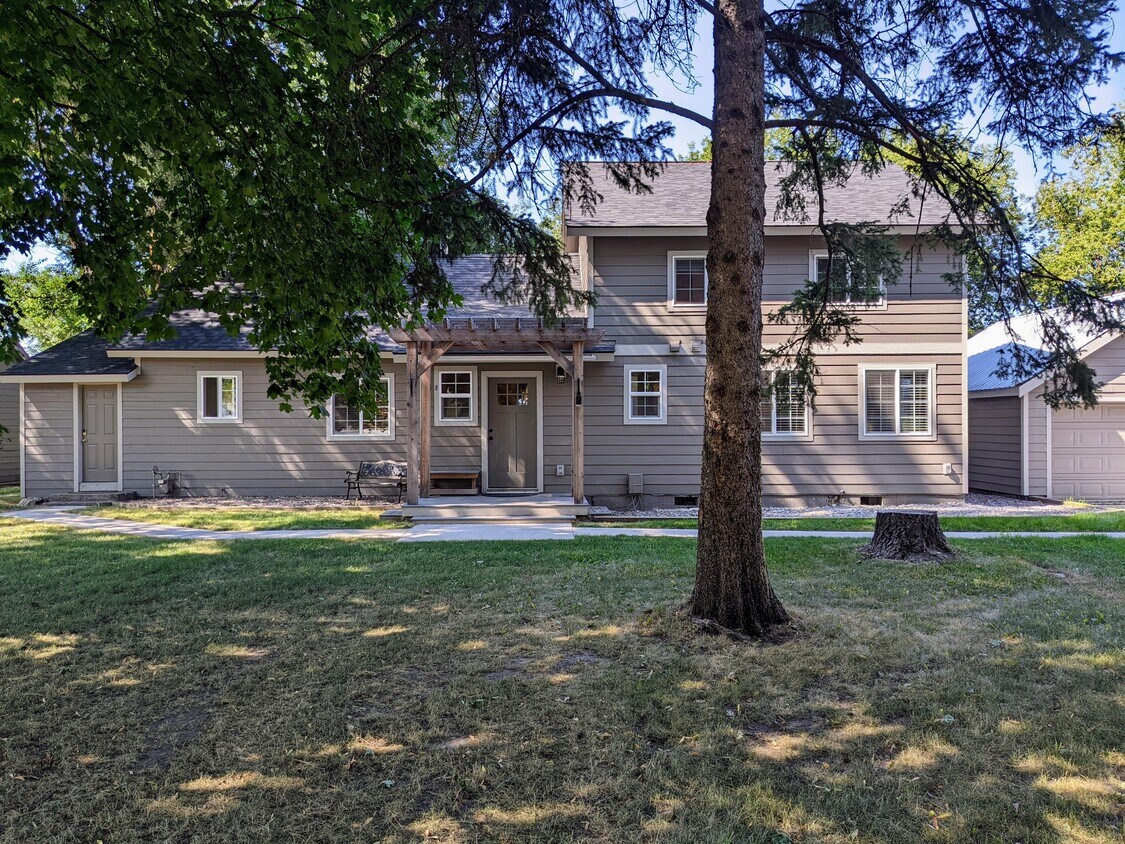 Primary Photo - 47 Trumbull Rdg Rd