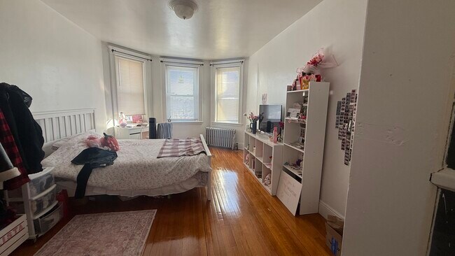 Building Photo - 199 Park Dr