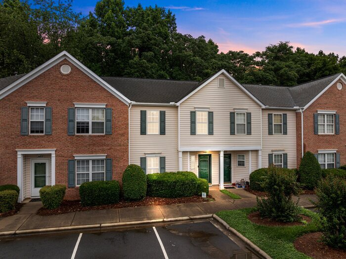Foto principal - Your Perfect Townhome Is Here!