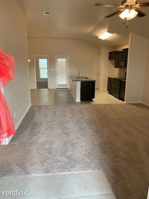 Building Photo - 3 br, 2 bath Apartment - 1023 E 89th St