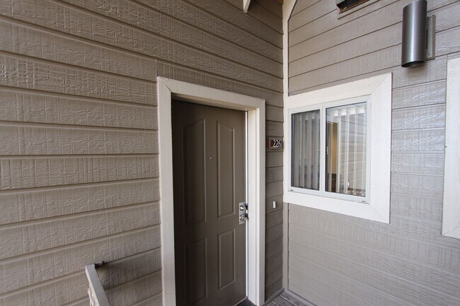 Building Photo - Spacious 2 Bed + 2 Bath Condo | 1,104 Sq Ft | Gas Fireplace | Private Balcony | Natural Light Filled