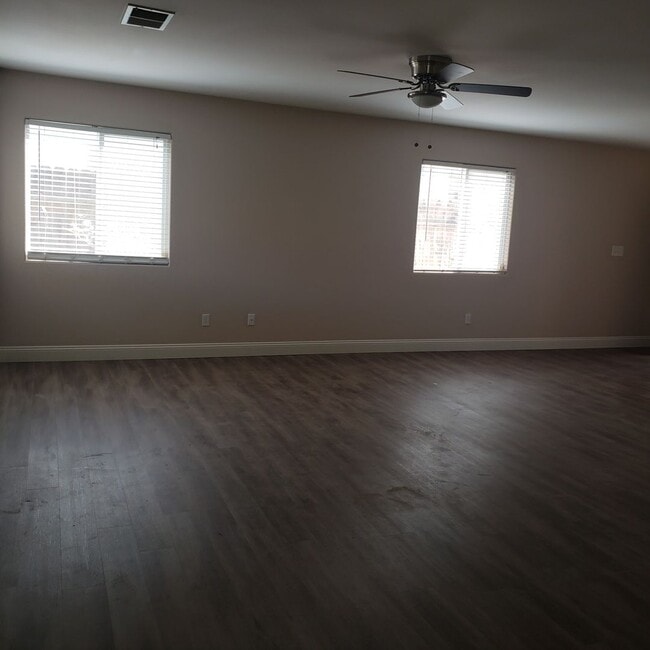 Building Photo - 11808 Cedar Bluff Ave