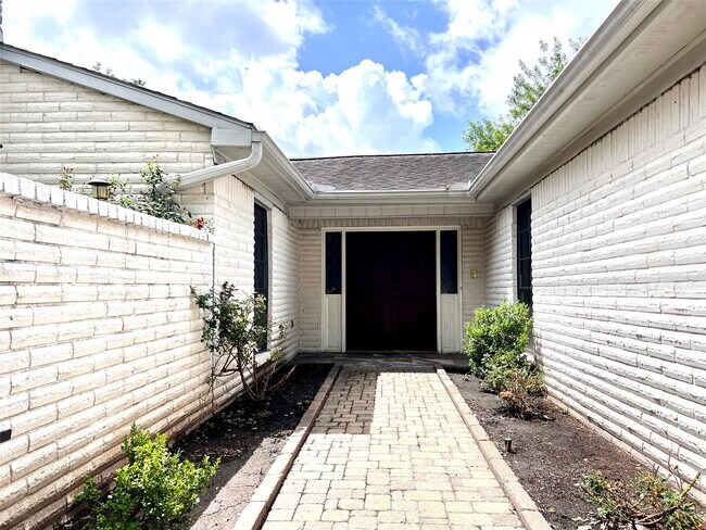 Foto del edificio - 13819 Wickersham Ln