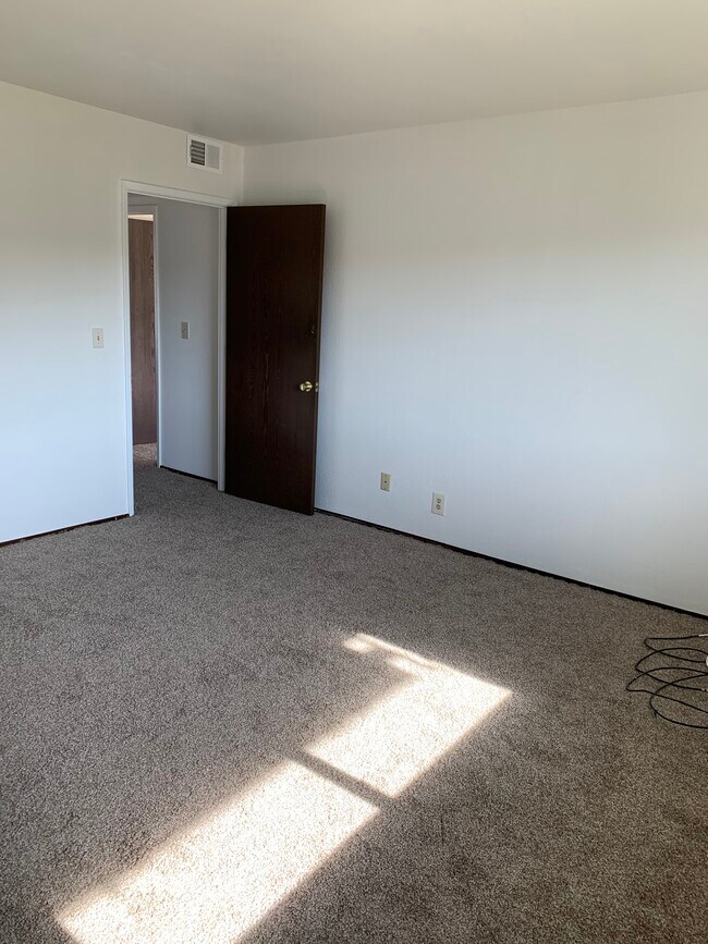 Building Photo - 1540 York St