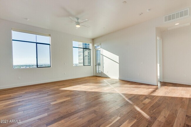 Foto del edificio - 3131 N Central Ave
