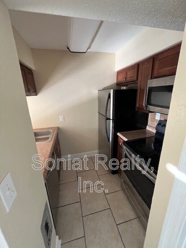 Foto del edificio - 2330 Edenborn Avenue, #325