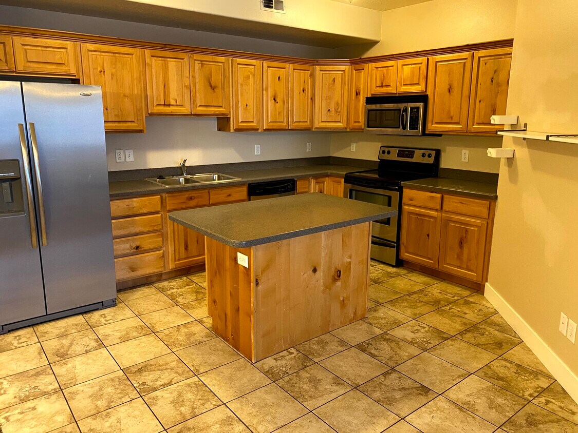 Foto principal - 389 S State St