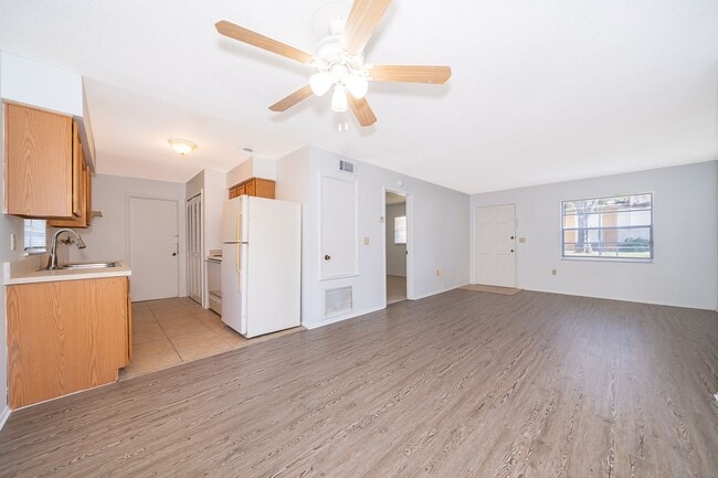 Building Photo - ALTAMONTE SPRINGS: 3 bed/1.5 bath home in ...