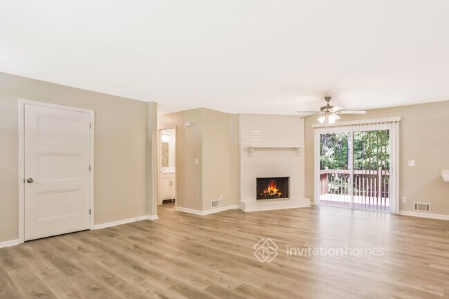 Building Photo - 872 Pinecrest Terrace SW
