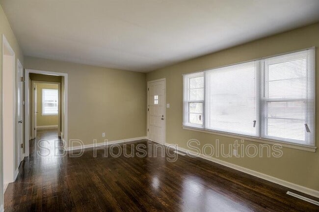 Building Photo - 6811 E 98th Terrace