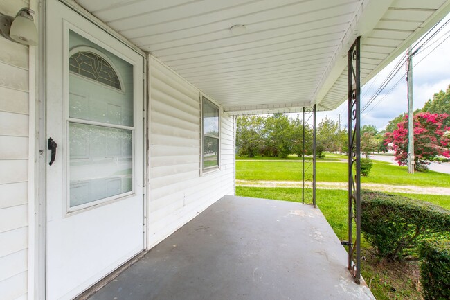 Building Photo - 3 Bedroom home in a Prime Raleigh Location!