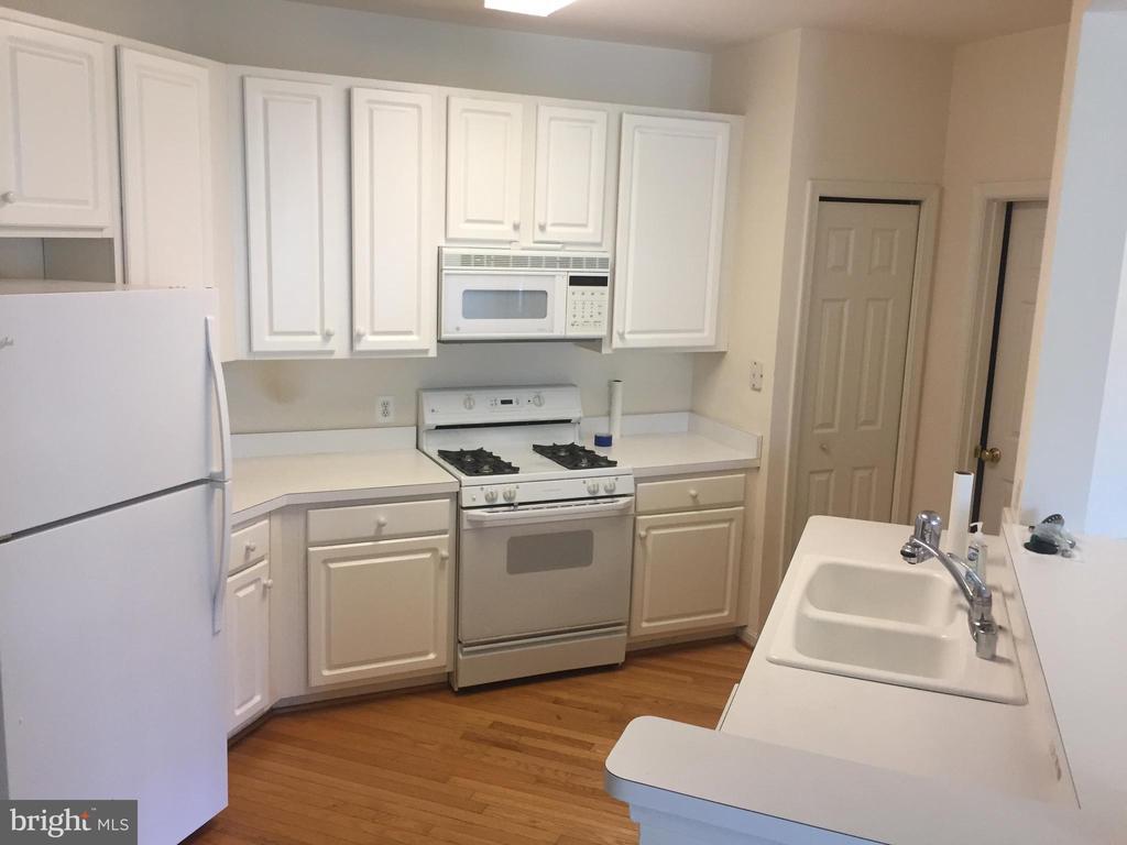 Foto del edificio - 12451 Hayes Ct