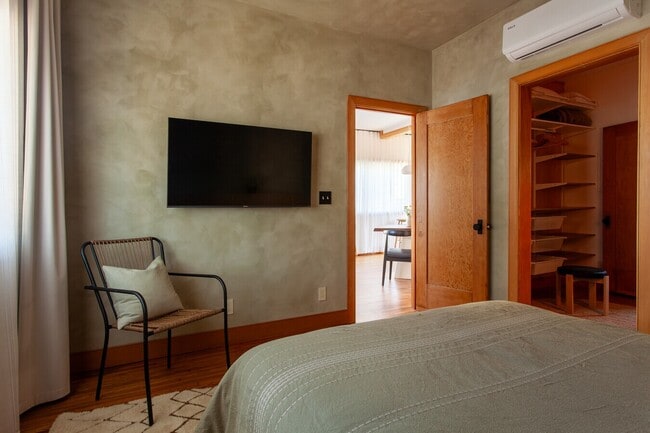 Foto del edificio - 4404-4410 Clayton Ave