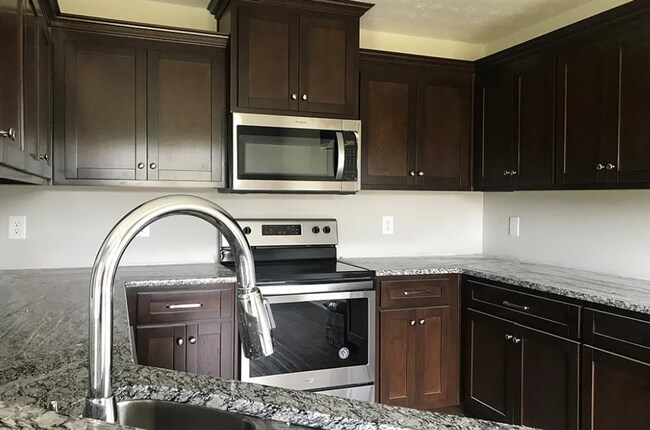 Building Photo - 59 Pine Grove Ln