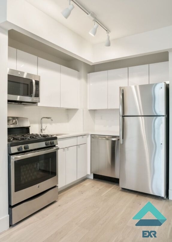 Foto del edificio - 42 Orient Ave