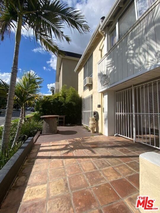 Foto del edificio - 10623 Kinnard Ave
