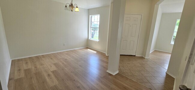 Foto del edificio - 6206 Taree Loop