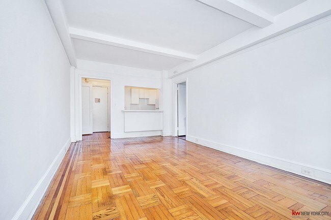 Building Photo - 200 W 70th St