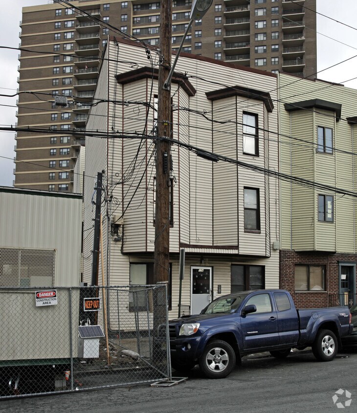 Building Photo - 114 49th St
