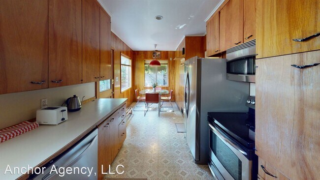 Building Photo - 3 br, 1.5 bath House - 5511 Seward Park Ave S