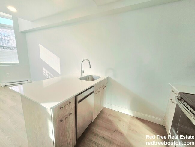 Building Photo - 195 Park Dr