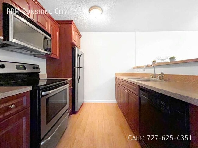 Building Photo - 455 Alt 19