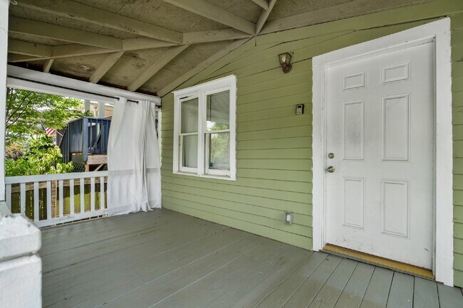 Photo - 153 Little St SE House