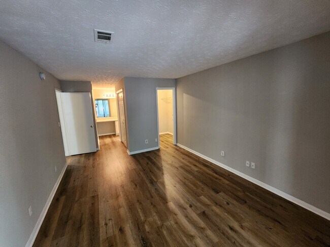 Foto del edificio - 9400 Roberts Dr