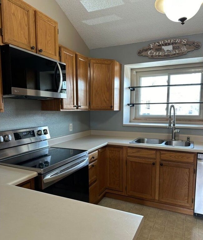 Foto del edificio - Estes Park Town Home Coming Soon!