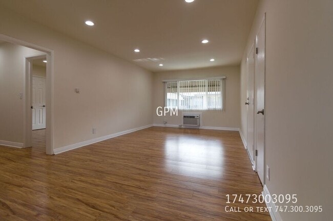 Building Photo - 12828 Oxnard St