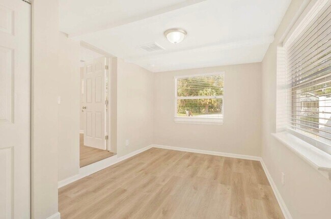 Foto del edificio - 1632 Scotland Ave