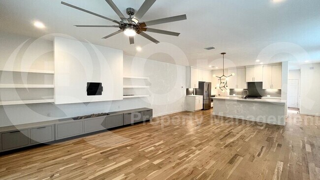 Foto del edificio - 704 S Glasgow Dr