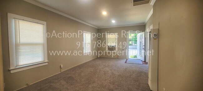 Foto del edificio - Updated 2 Bedroom 1 Bathroom, New Paint an...