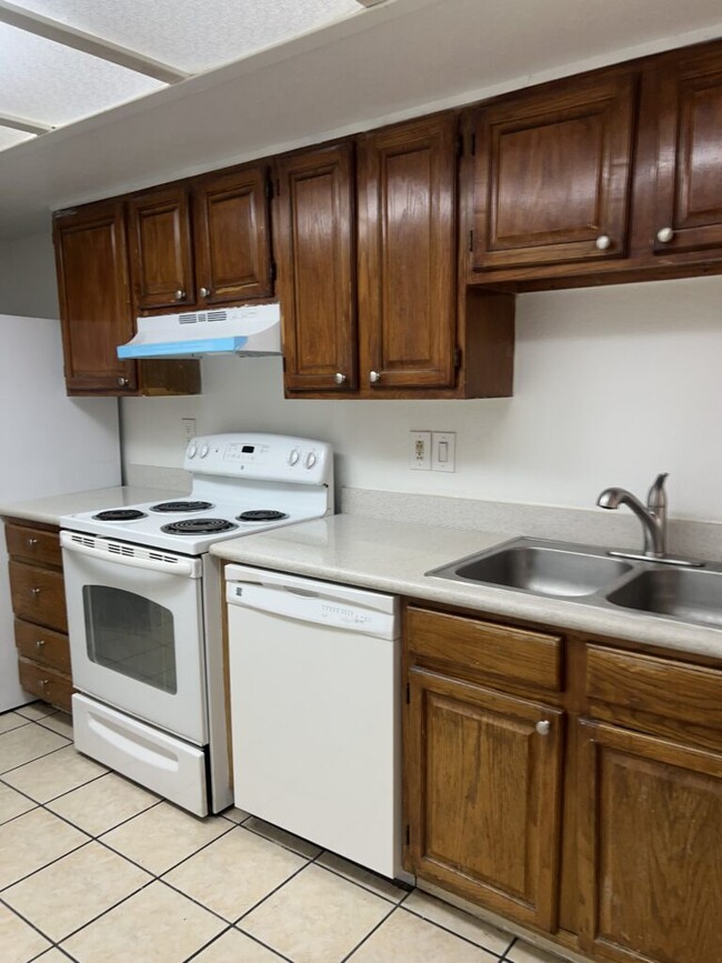 Foto del edificio - 2217 N Jones Blvd