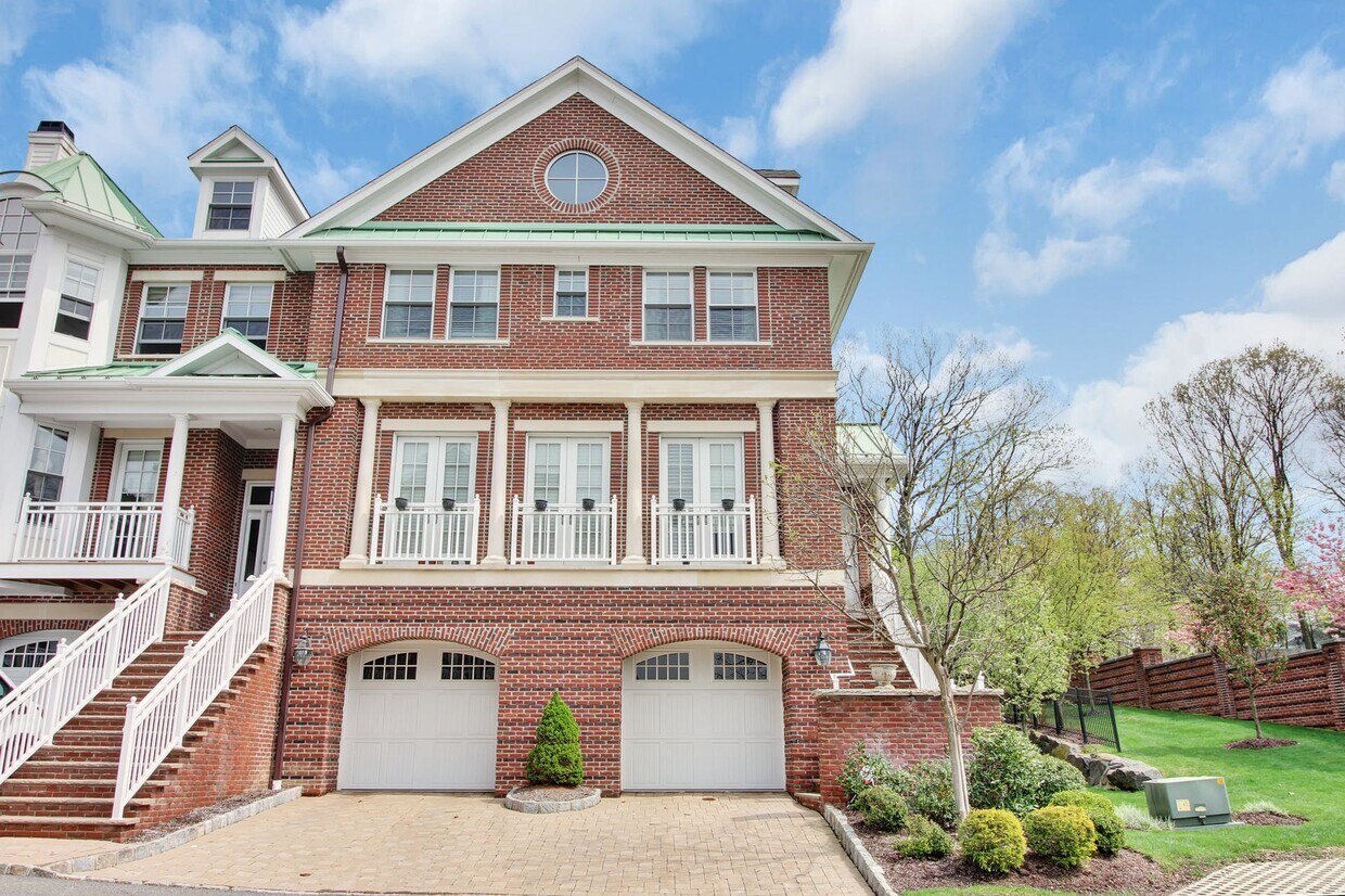 Foto principal - 908 Heights Ln