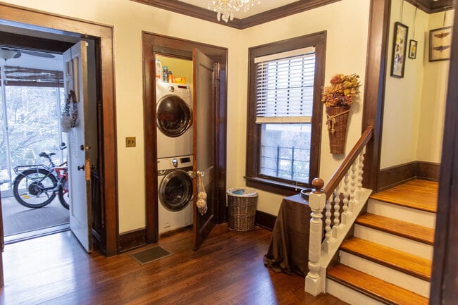 Foyer - 641 Bonaventure Ave NE