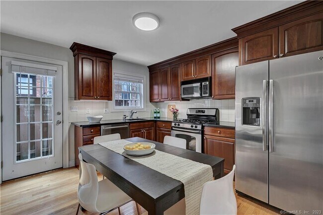 Building Photo - 1 St John Connector