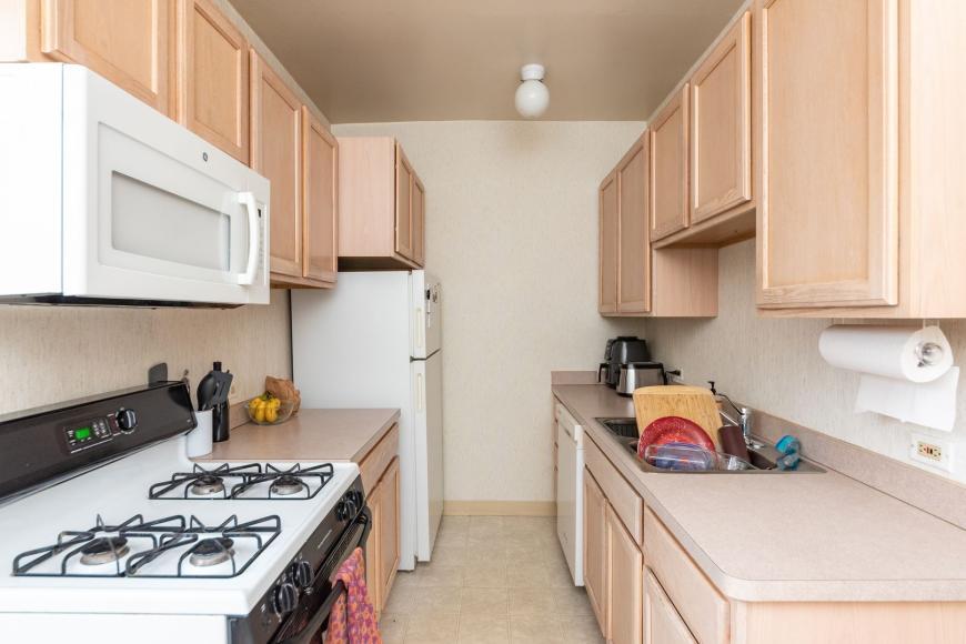Building Photo - 2 bedroom in Chicago IL 60657