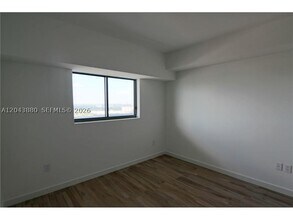 Building Photo - 460 NE 28th St