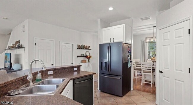 Foto del edificio - 321 Shadow Lakes Dr