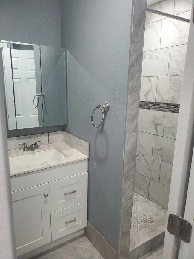 Foto del edificio - 16772 A St