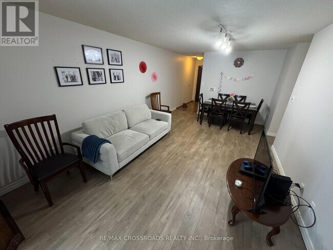 Building Photo - 5785 Yonge St