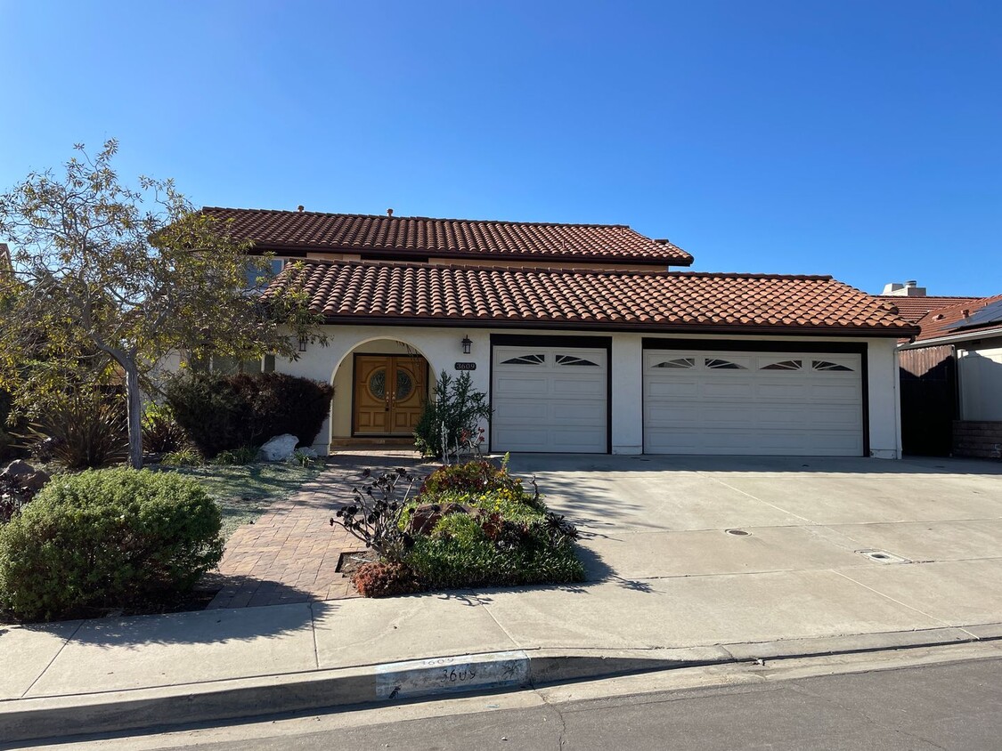 Foto principal - Beautiful two-story home in Carlsbad!