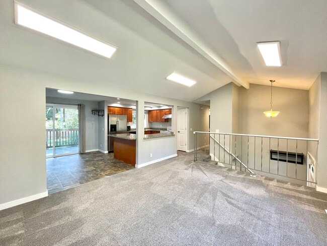 Building Photo - SIlverlake SFH with AC for rent