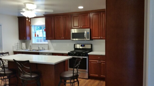 Foto del edificio - 1616 Tamarack Rd