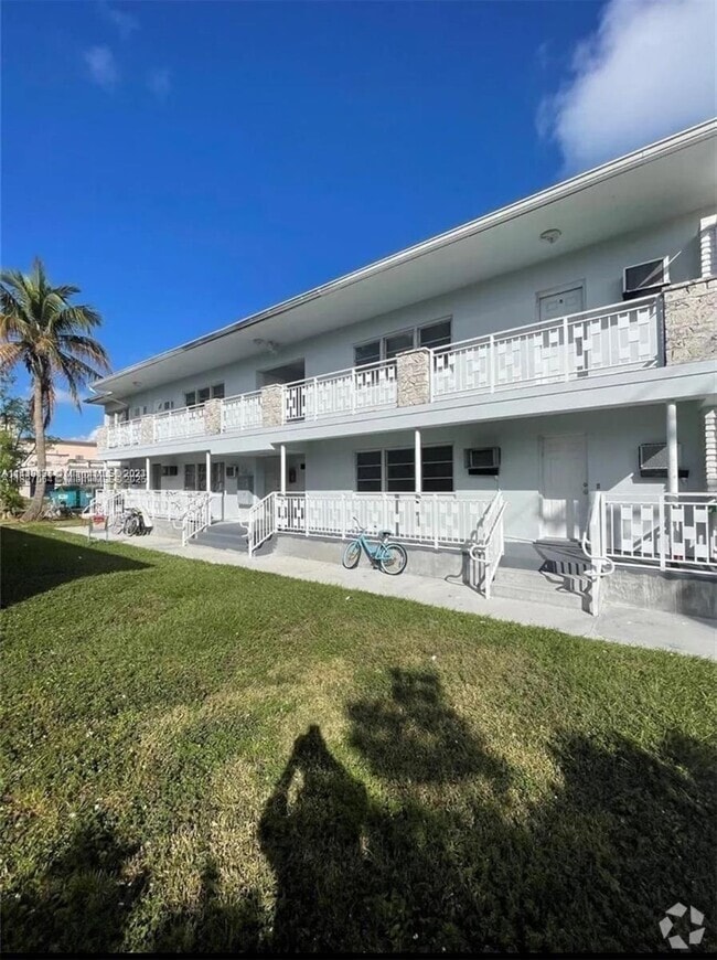 Building Photo - 7600 Dickens Ave