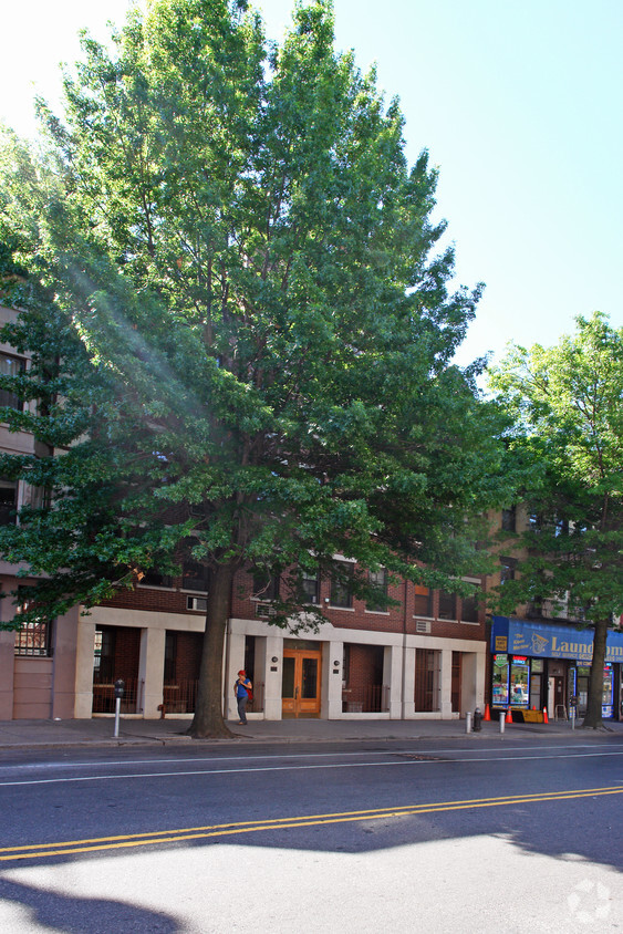 Building Photo - 305 5th Ave